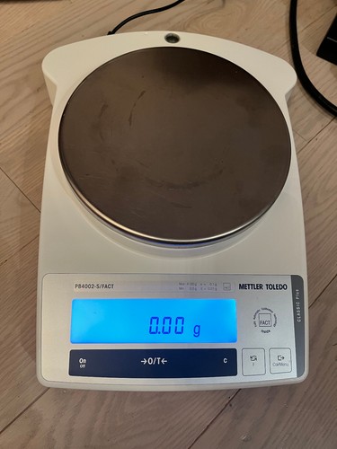 Mettler digital lab scale